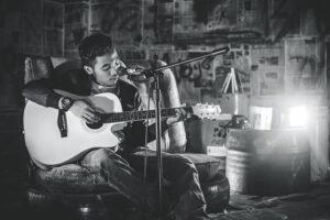 Devenez un maestro de l’accompagnement du chant avec votre guitare